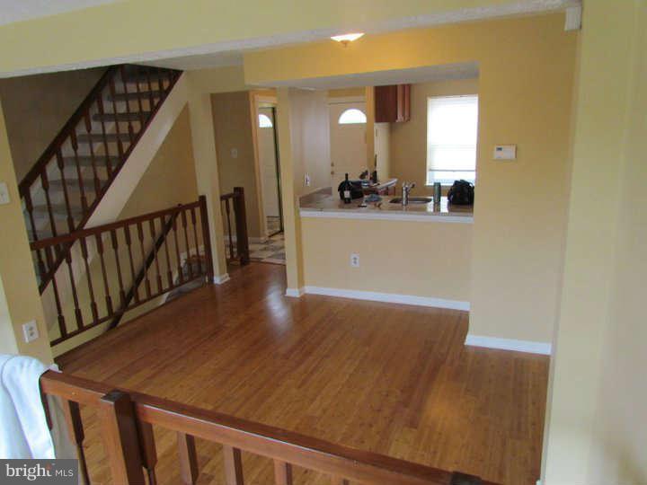 12124 Purple Sage Court Reston, VA 20194 - Photo 10 of 23 Living Room
