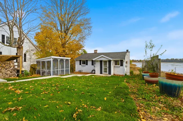 $1,800 | W6705 North Lakeshore Circle, Sugar Creek, WI 53121