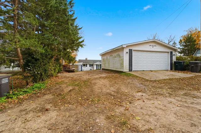 $1,800 | W6705 North Lakeshore Circle, Sugar Creek, WI 53121