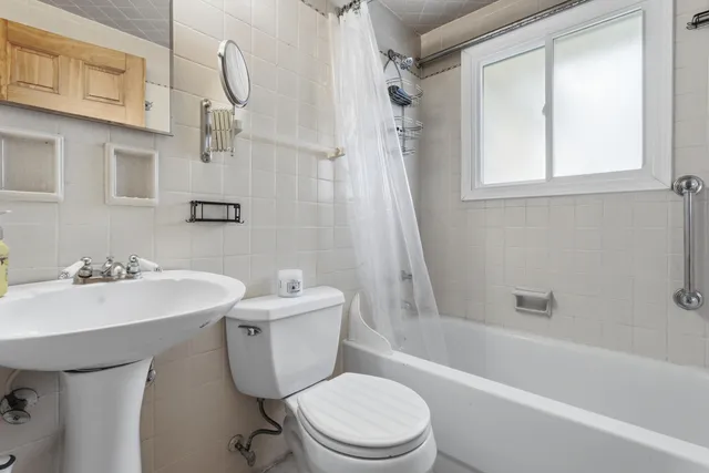 $1,800 | W6705 North Lakeshore Circle, Sugar Creek, WI 53121