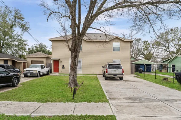 a car parked in front of white house