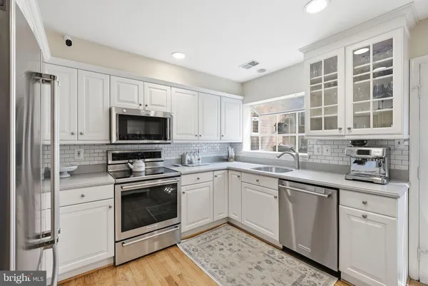 $735,000 | 2556 South Arlington Mill Drive, Unit 3, Arlington, VA 22206