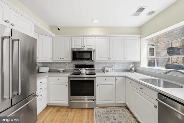 $735,000 | 2556 South Arlington Mill Drive, Unit 3, Arlington, VA 22206