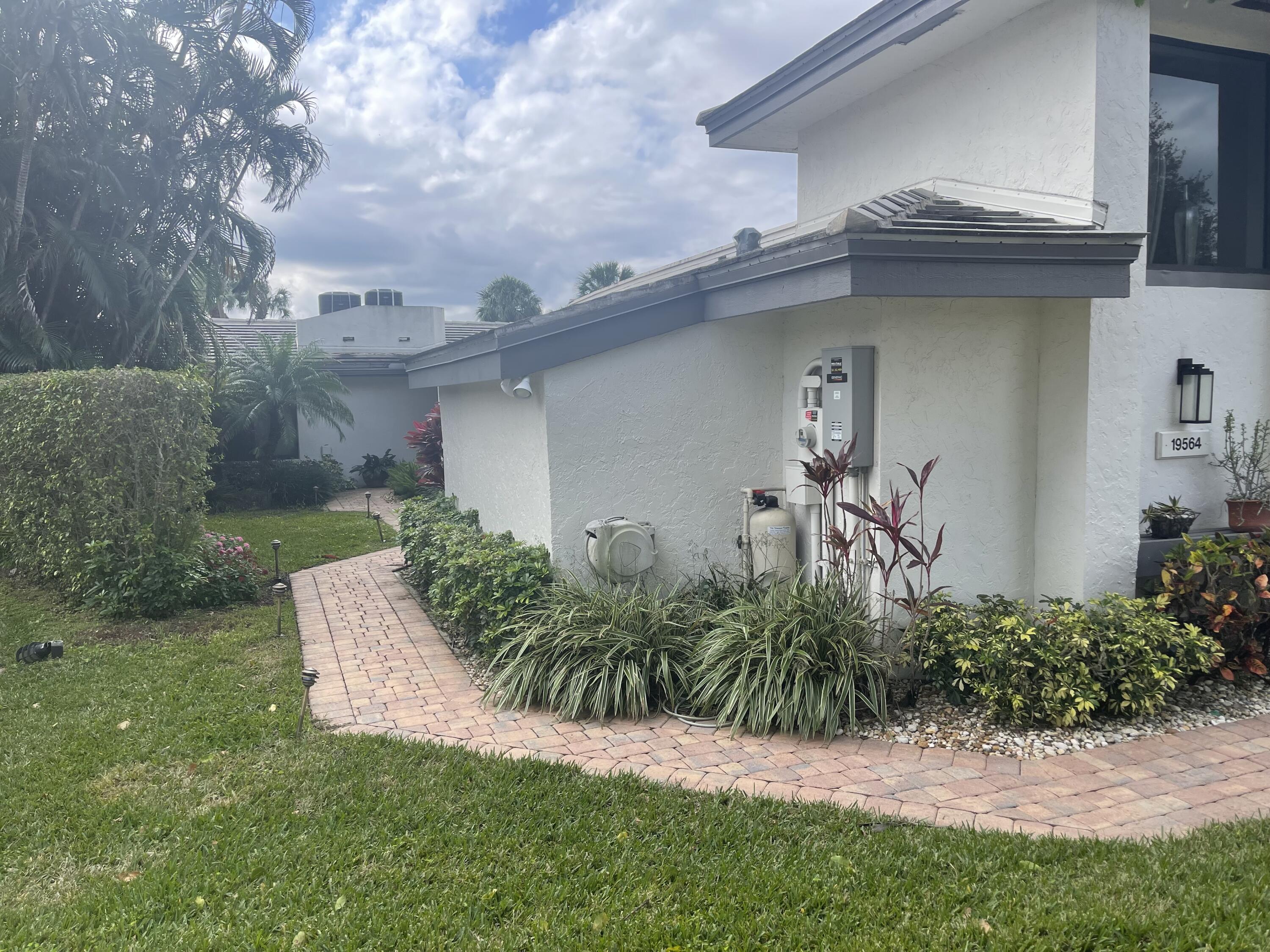 19564 Planters Point Drive Boca Raton, FL 33434 - Photo 2 of 3 IMG_4347
