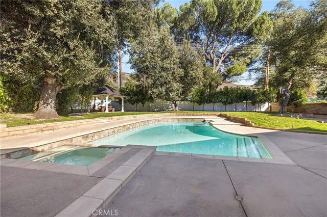 $1,850,000 | 5340 Edgeware Drive, Calabasas, CA 91301