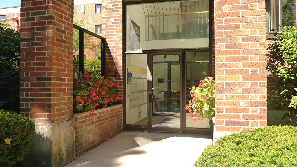 9 Ledgewood Way, Unit 6 Peabody, MA 01960 - Photo 2 of 30