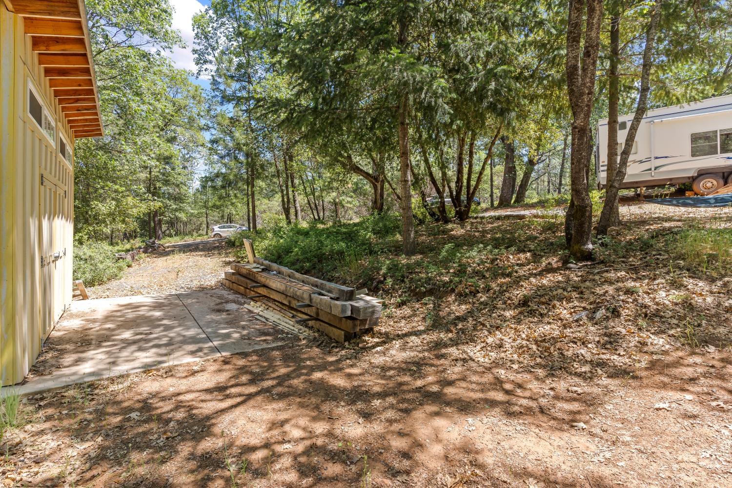 2640 Trail Gulch Road Placerville, CA 95667 - Photo 8 of 37 a view of a yard with plants and trees