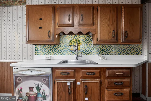 $180,000 | 71 South Harwood Avenue, Upper Darby, PA 19082