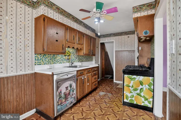 $180,000 | 71 South Harwood Avenue, Upper Darby, PA 19082