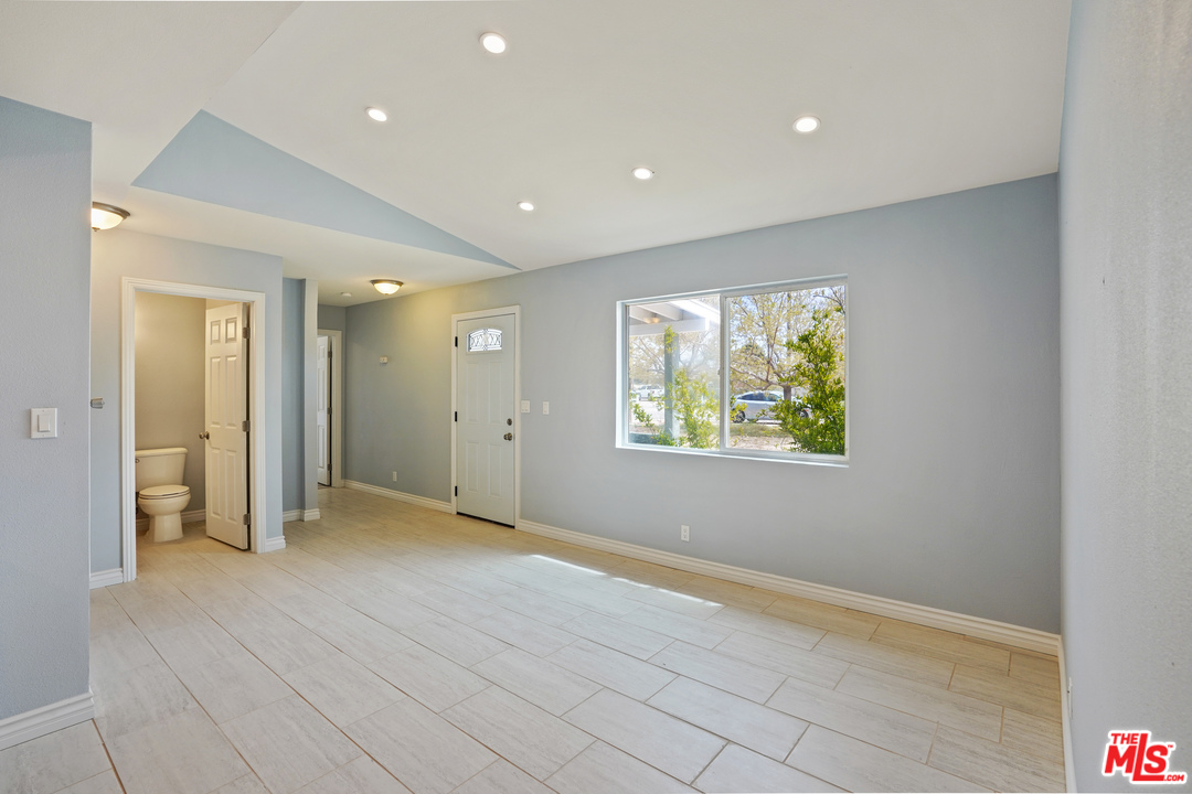 15624 Riverside Street Hesperia, CA 92345 - Photo 3 of 14 Gallery Image 3