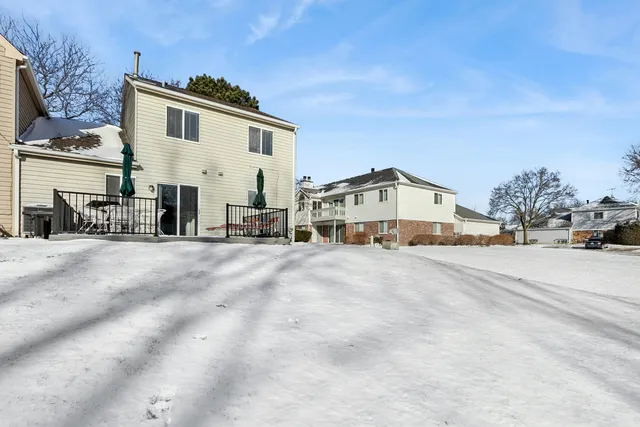 $225,000 | 1357 Sunrise Lane, Unit 1357, Gurnee, IL 60031