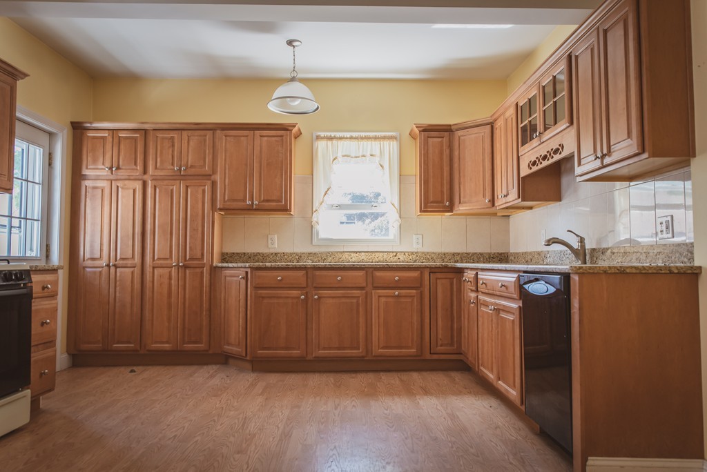 154 Hanover Street Fall River, MA 02720 - Photo 5 of 20 Gallery Image 5