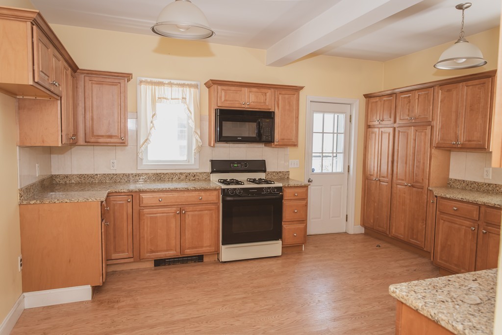 154 Hanover Street Fall River, MA 02720 - Photo 7 of 20 Gallery Image 7