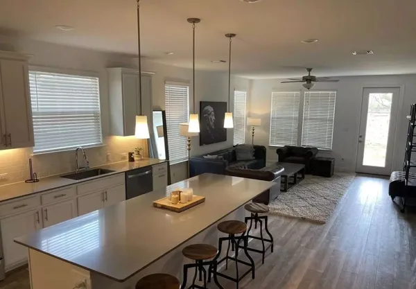 $2,495 | 145 Slenderleaf Drive, Marble Falls, TX 78654