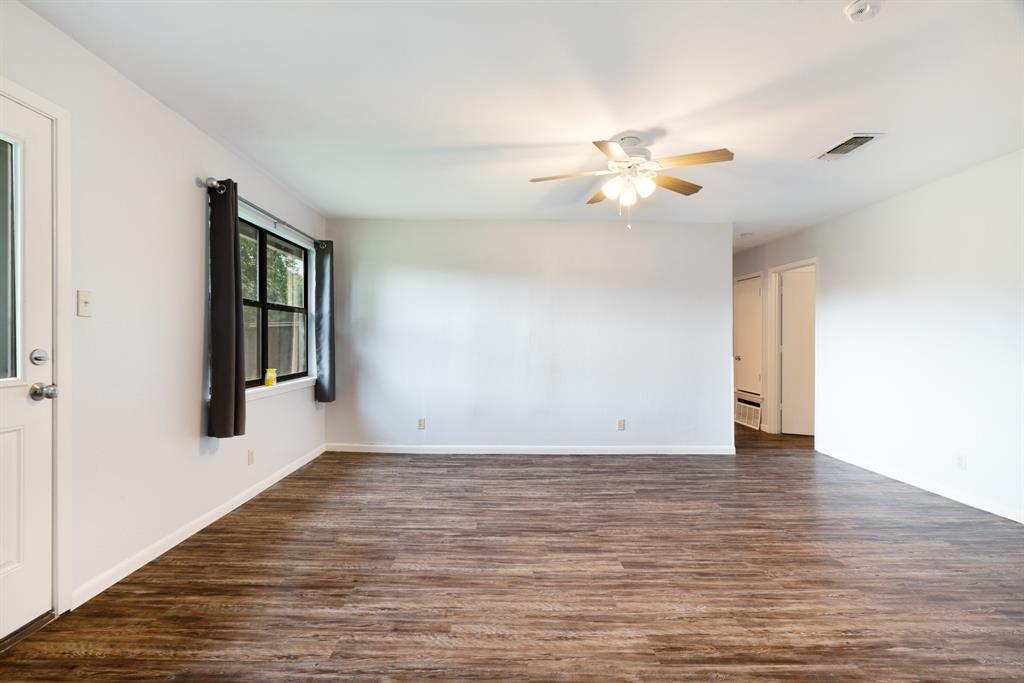 350 Town E Drive Reno, TX 75462 - Photo 5 of 16