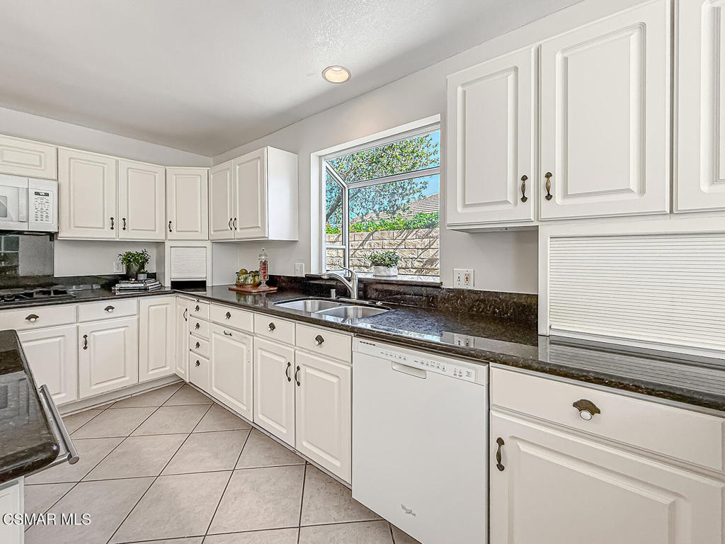 3195 North Geronimo Avenue Simi Valley, CA 93063 - Photo 11 of 59