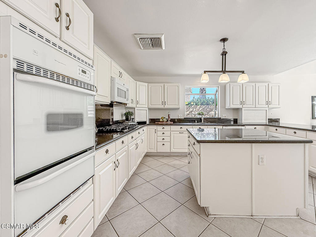 3195 North Geronimo Avenue Simi Valley, CA 93063 - Photo 8 of 59