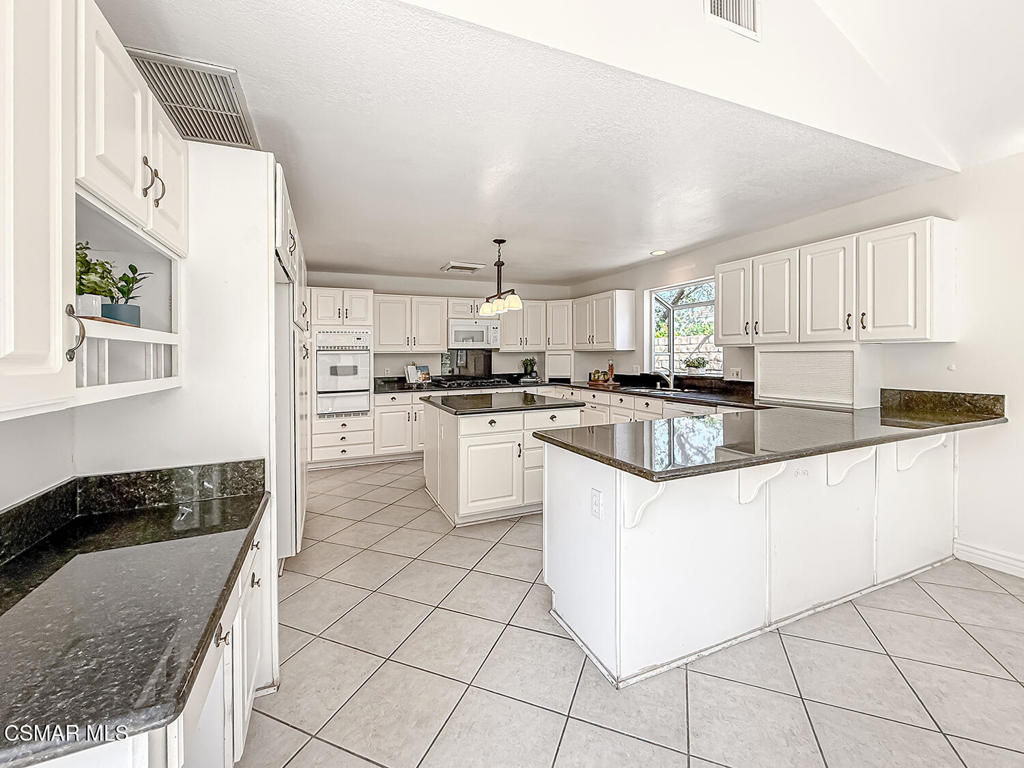 3195 North Geronimo Avenue Simi Valley, CA 93063 - Photo 9 of 59