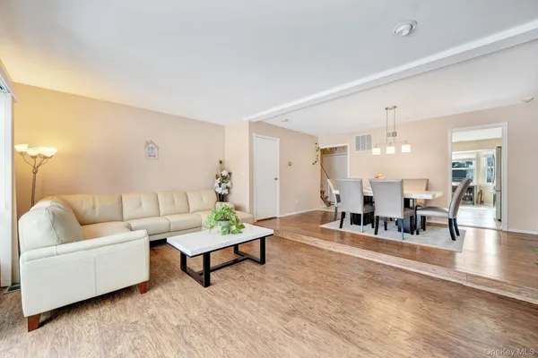 $899,000 | 11 Manors Drive, Jericho, NY 11753