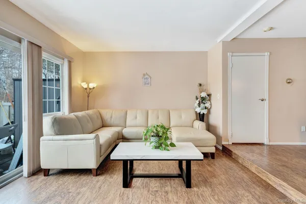 $899,000 | 11 Manors Drive, Jericho, NY 11753