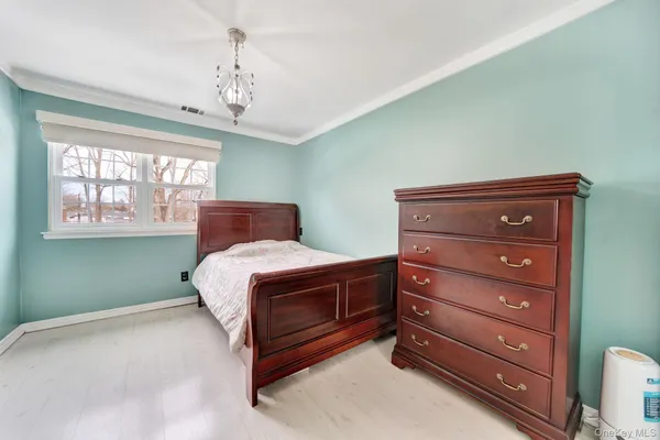 $899,000 | 11 Manors Drive, Jericho, NY 11753