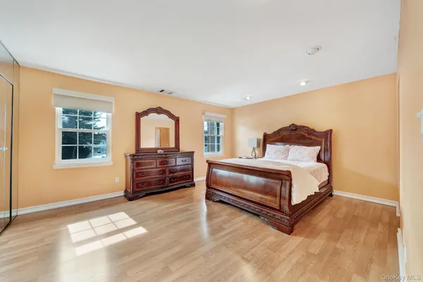 $899,000 | 11 Manors Drive, Jericho, NY 11753