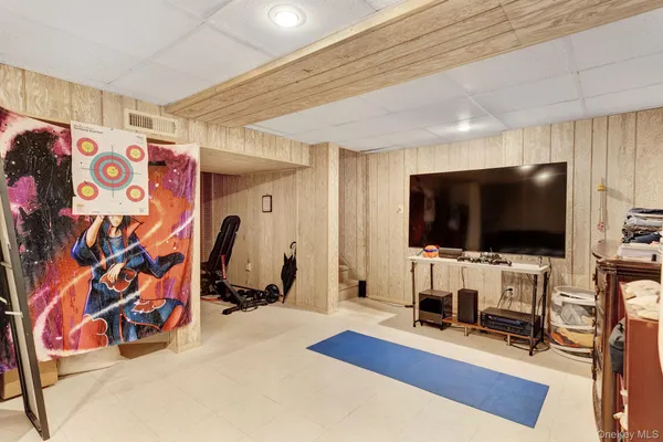 $899,000 | 11 Manors Drive, Jericho, NY 11753