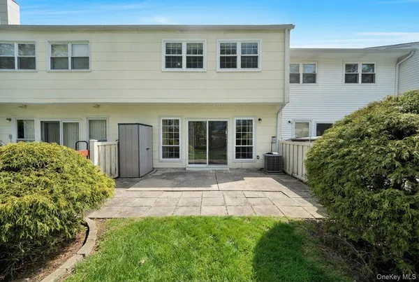 $899,000 | 11 Manors Drive, Jericho, NY 11753