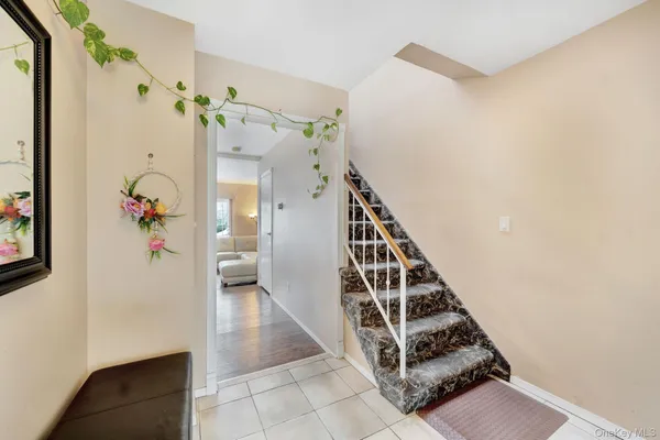 $899,000 | 11 Manors Drive, Jericho, NY 11753