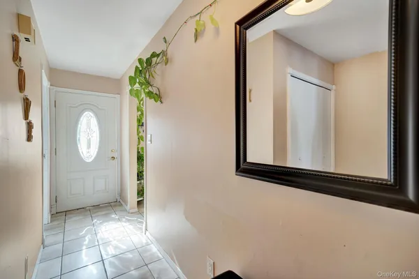 $899,000 | 11 Manors Drive, Jericho, NY 11753