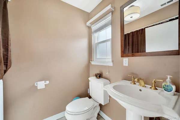 $899,000 | 11 Manors Drive, Jericho, NY 11753