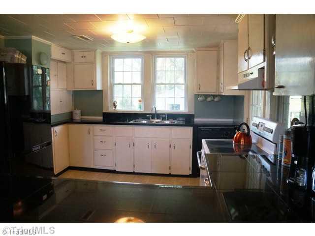 654 Ridge Road Mocksville, NC 27028 - Photo 8 of 16 Kitchen.
