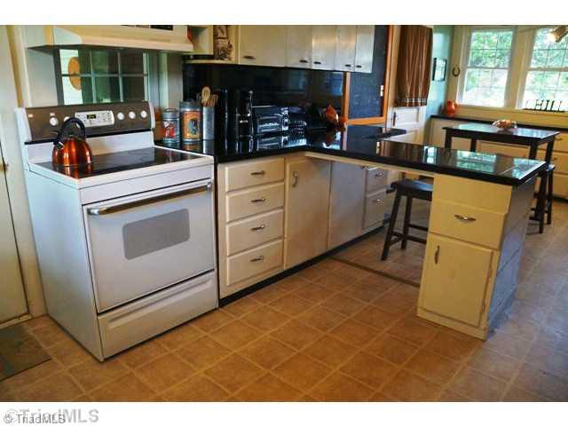 654 Ridge Road Mocksville, NC 27028 - Photo 9 of 16 Kitchen.