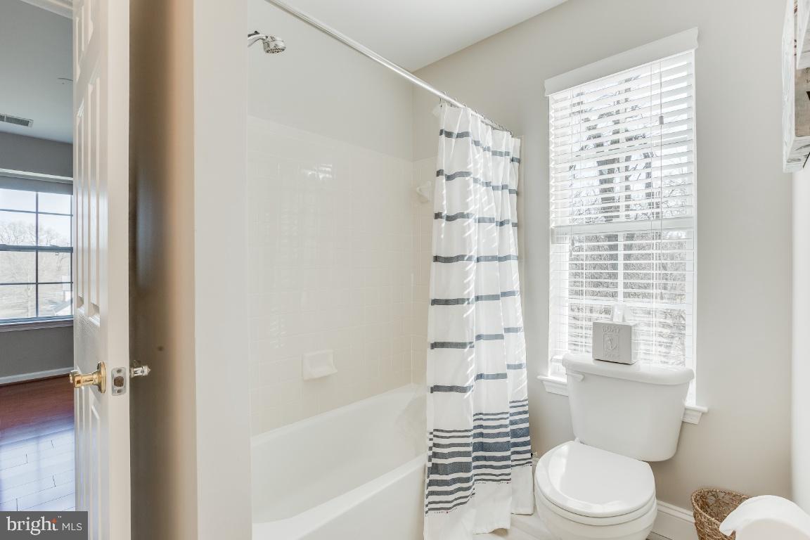 9534 Greenel Road Damascus, MD 20872 - Photo 44 of 52 Jack & Jill Bathroom