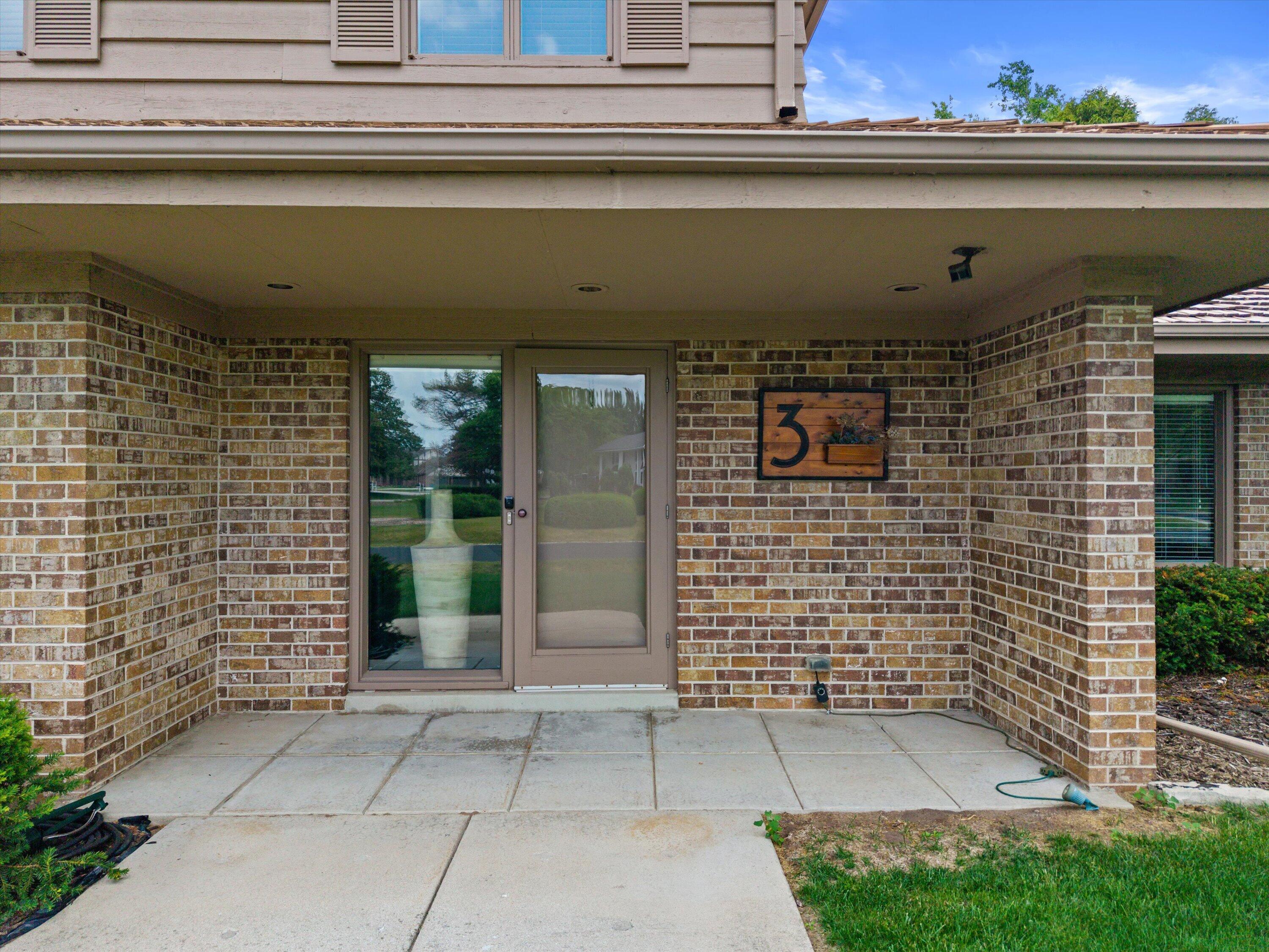 3 Shorewood Court Wind Point, WI 53402 - Photo 2 of 57 Front Door