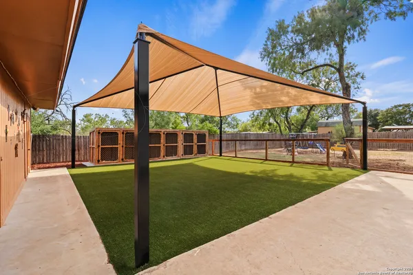 a view of a house with backyard and porch