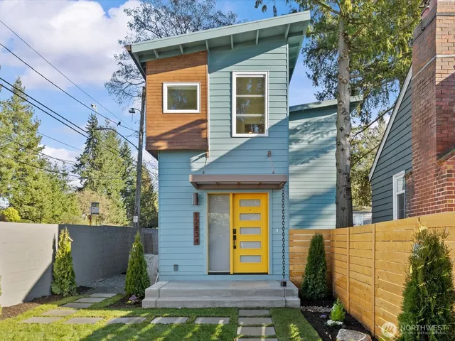 a view of outdoor space yard and front view of a house