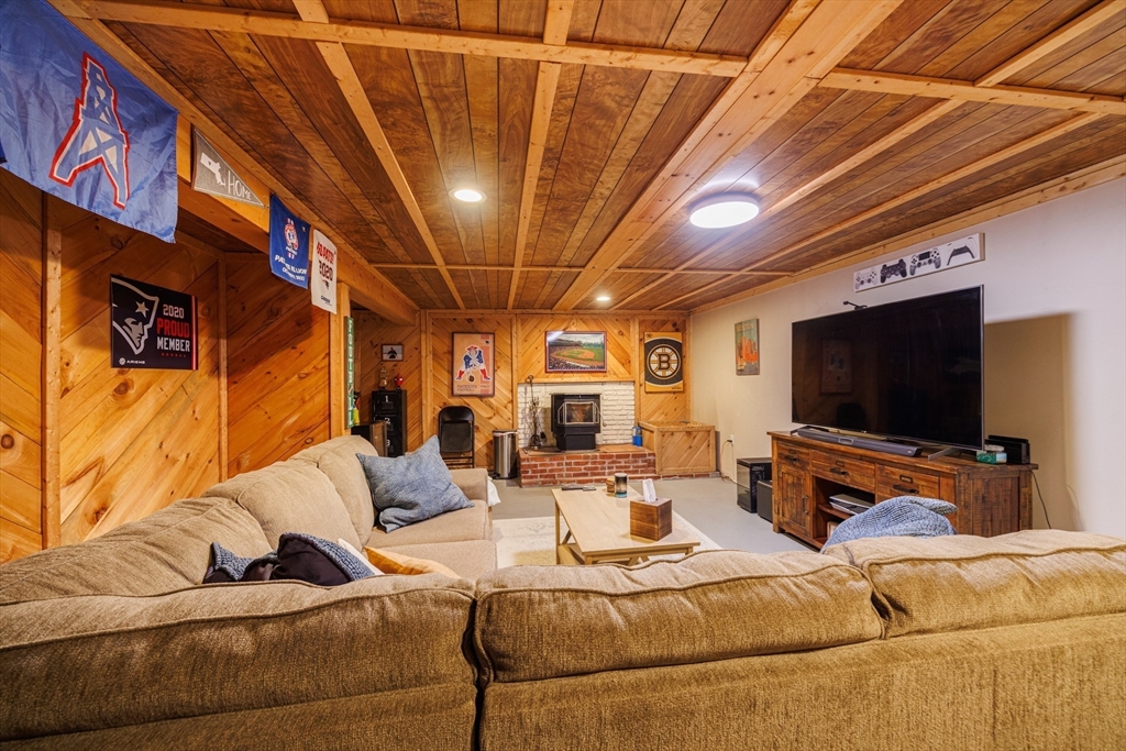 142 Squannacook Road Shirley, MA 01464 - Photo 21 of 37
