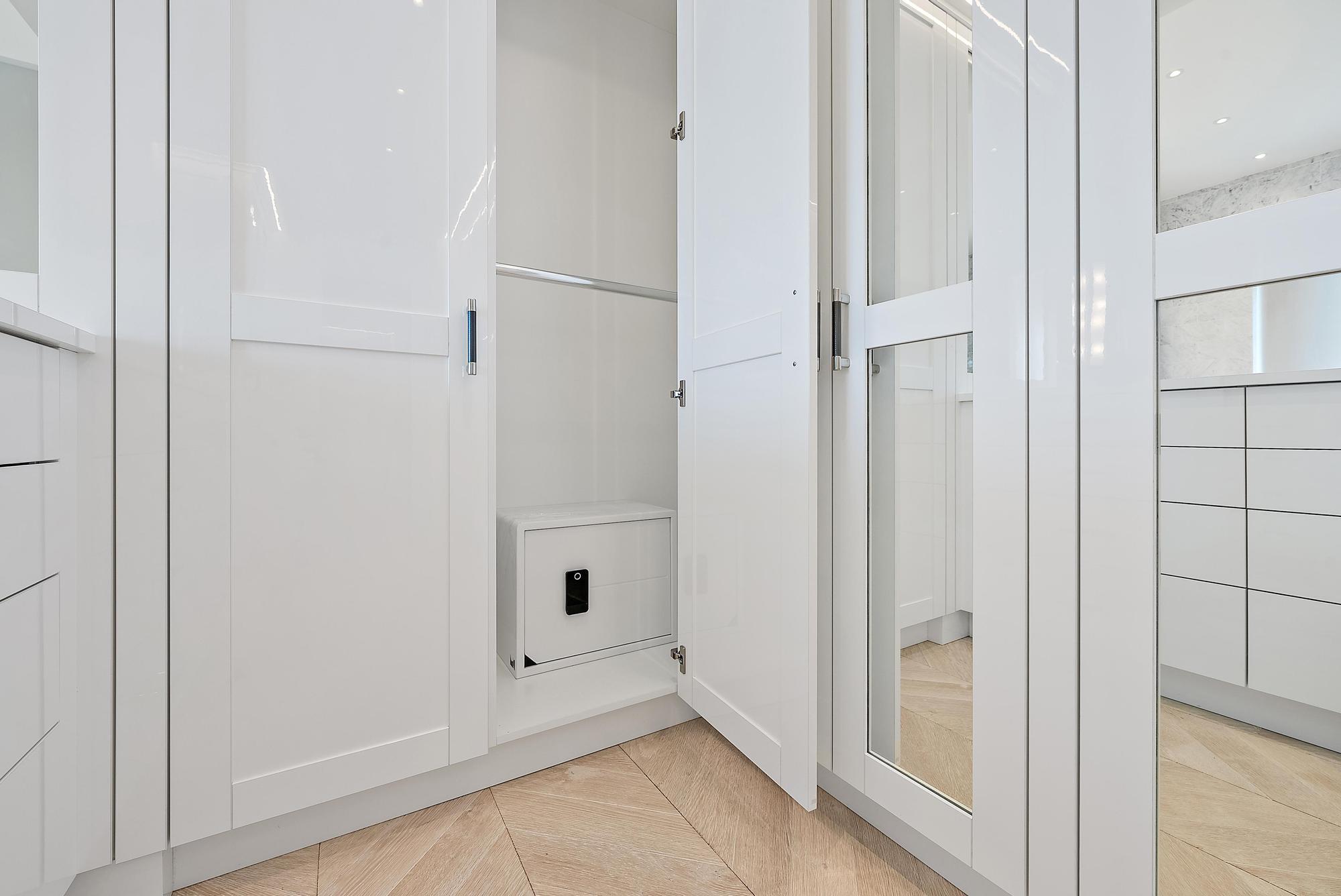 150 Bradley Place, Unit 712 Palm Beach, FL 33480 - Photo 15 of 44 an empty room with cabinet