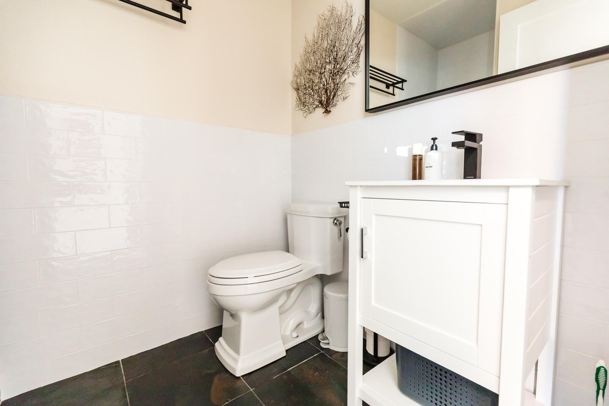5455 8th Street, Unit 96 Carpinteria, CA 93013 - Photo 13 of 28 a bathroom with a toilet and a sink