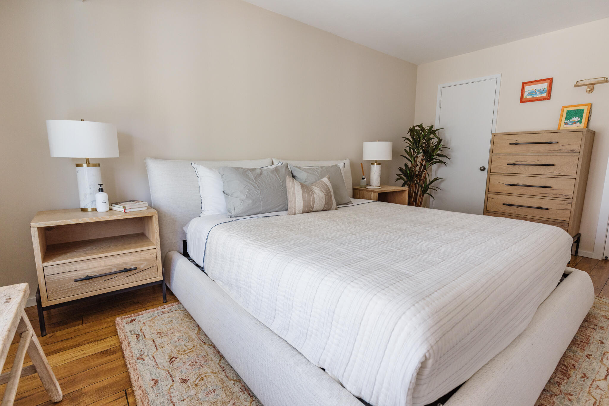 5455 8th Street, Unit 96 Carpinteria, CA 93013 - Photo 17 of 28 a bedroom with a bed and a lamp on dresser