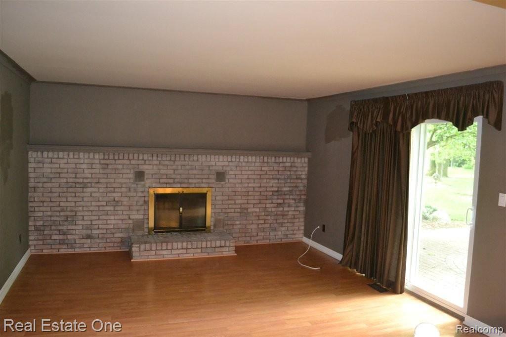 709 Denham Lane Rochester, MI 48307 - Photo 4 of 18 Fireplace in Family Room