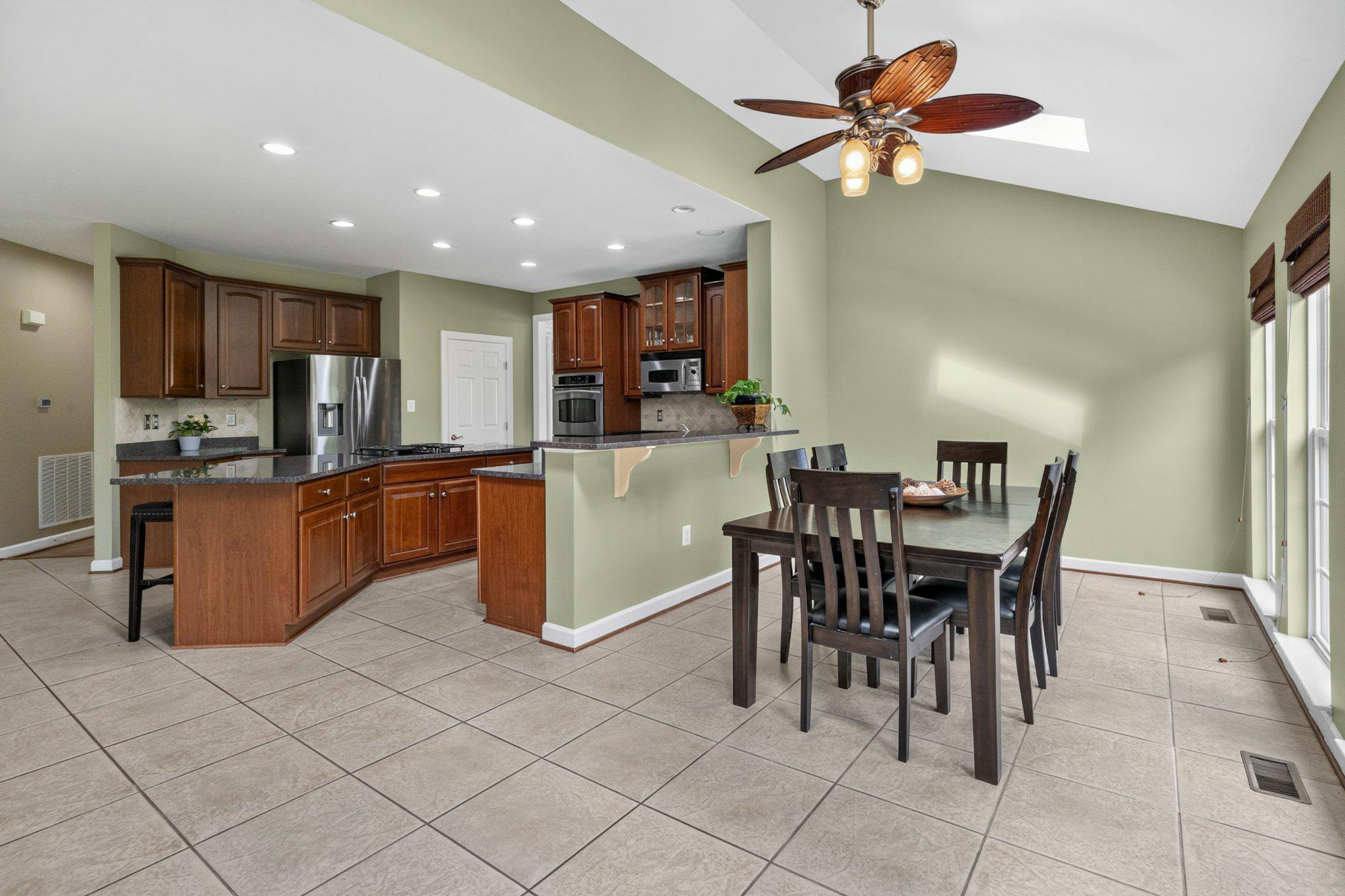 9202 Charterhouse Road Frederick, MD 21704 - Photo 20 of 44 Spacious eating area in kitchen