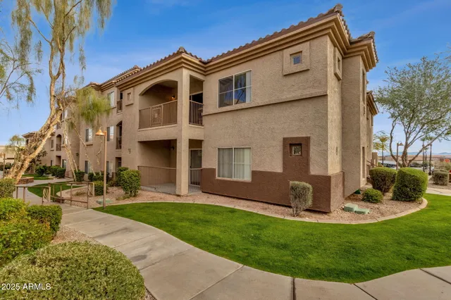 $289,900 | 13700 North Fountain Hills Boulevard, Unit 206, Fountain Hills, AZ 85268