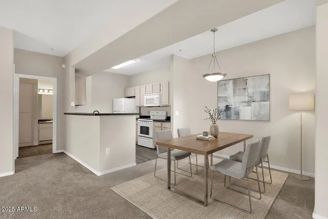 $289,900 | 13700 North Fountain Hills Boulevard, Unit 206, Fountain Hills, AZ 85268