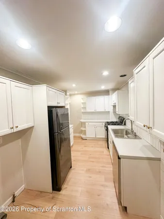 $1,600 | Undisclosed Address, Throop, PA 18512