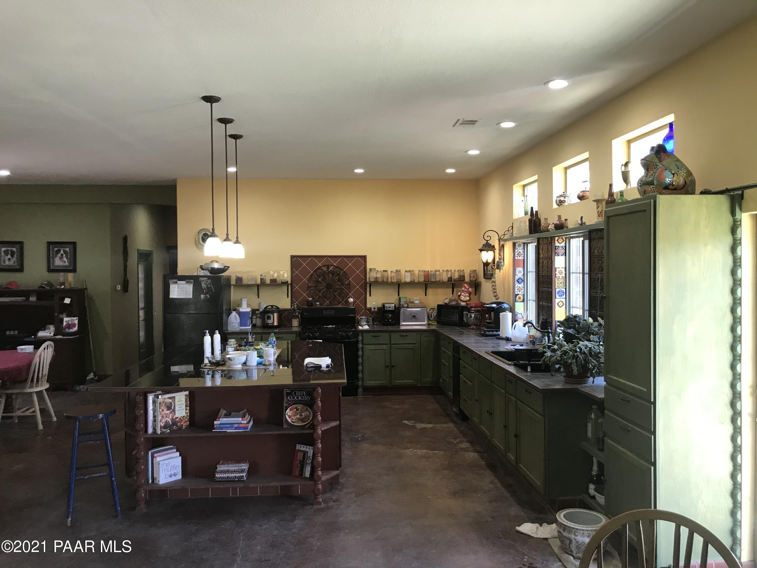 37526 West Howling Coyote Road Seligman, AZ 86337 - Photo 6 of 56 so large!