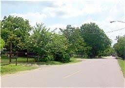 4147 Fuqua Street Houston, TX 77047 - Photo 4 of 11 a view of a yard with plants and a bench