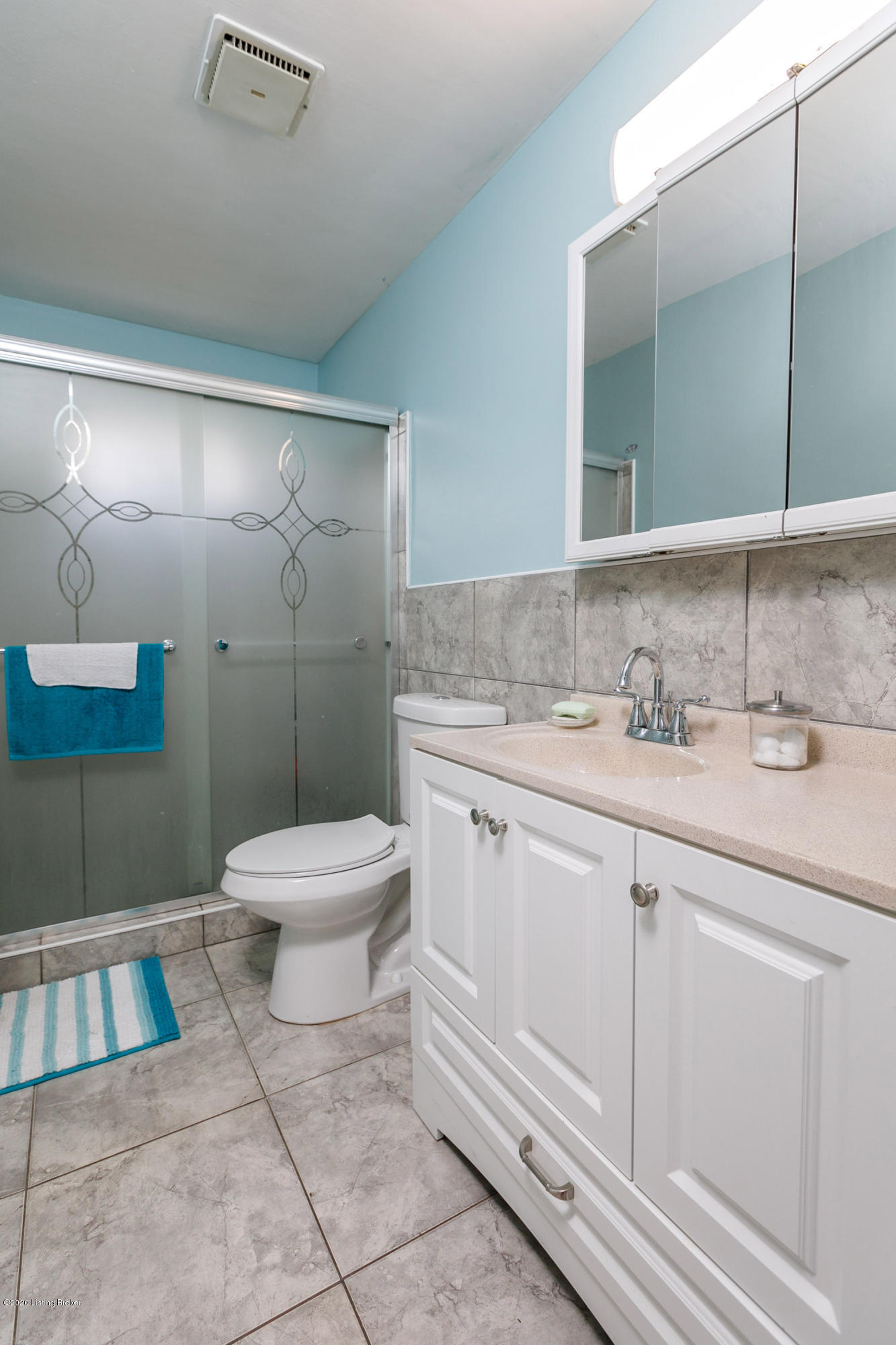 7506 Shepherdsville Road Louisville, KY 40219 - Photo 17 of 40 Bathroom