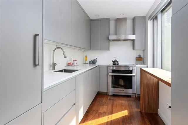 $2,398,000 | 1 Huntington Avenue, Unit 707, Boston, MA 02116